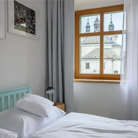 Svetobeznik Bed & Wine 3*